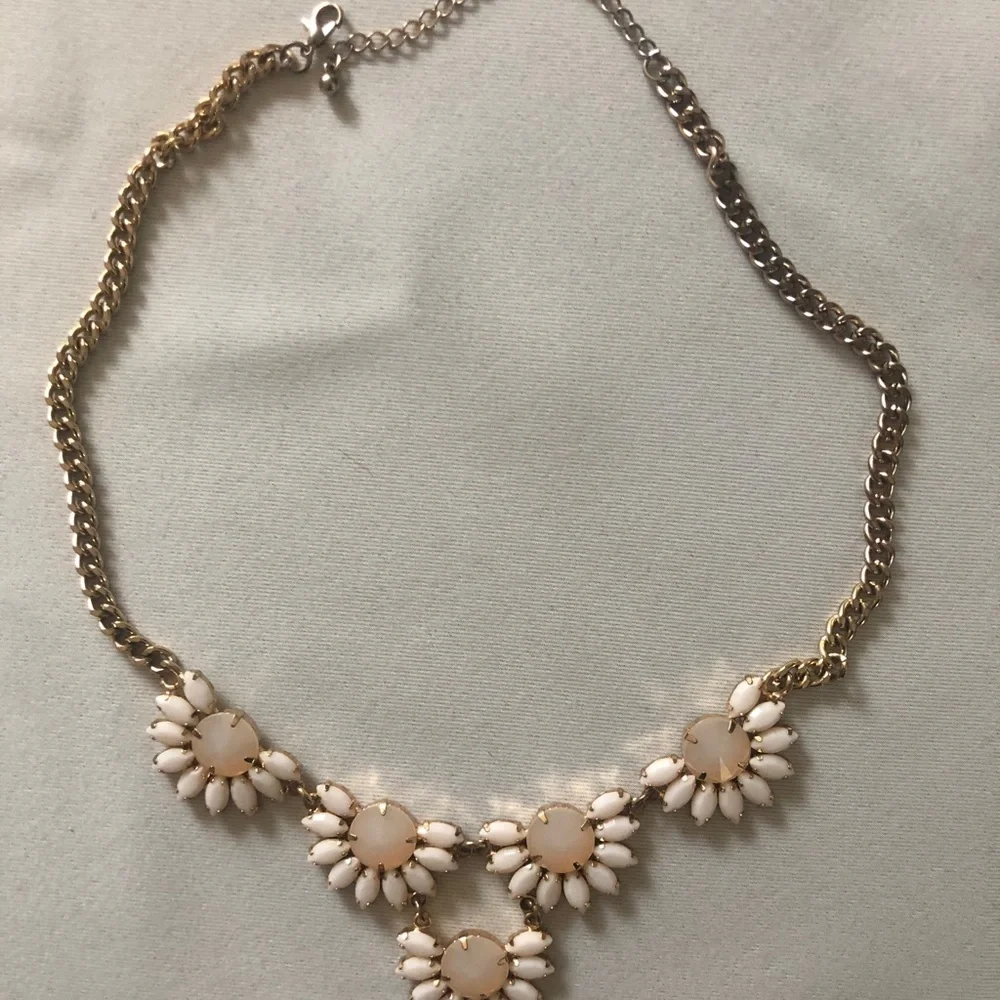 White Flower Statement‎ Necklace